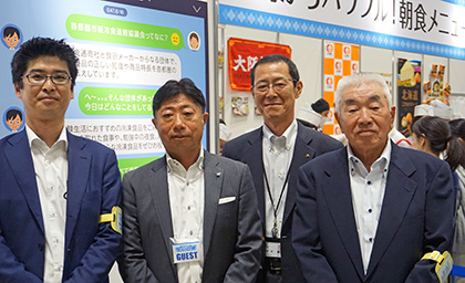 左から伊藤副会長、髙橋会長、田澤会計監事、岡村顧問