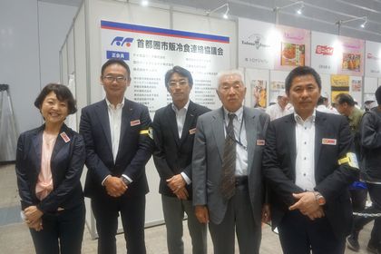 （左から）冷食協・三浦佳子部長、齊藤顕範副会長、中村会長、岡村智顧問、小玉康夫会計監事