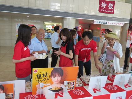 お昼前から多くの来場者