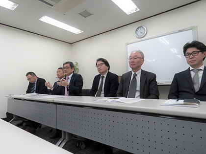 ヒアリング後の緊急記者会見（4日）